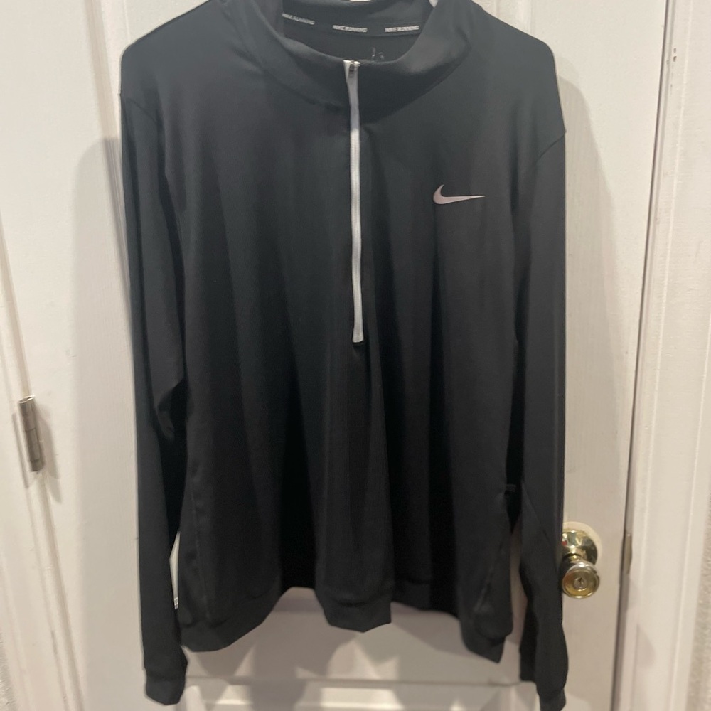 NWT Nike women’s running 🏃♂️ top size xxl